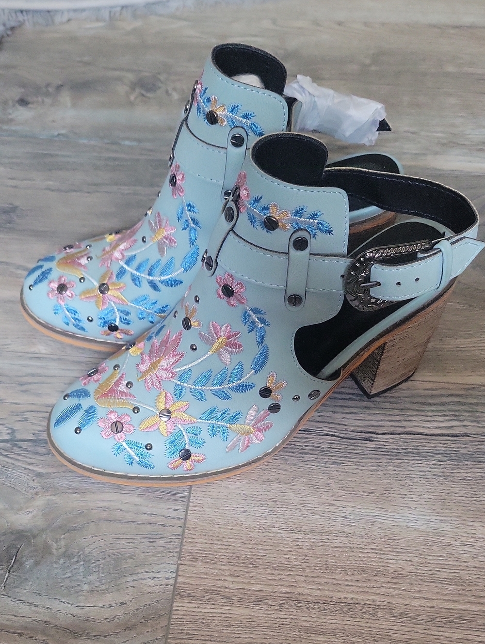 Western Style Embroidered Floral Cutout Shoes- Light Blue NIB! 7